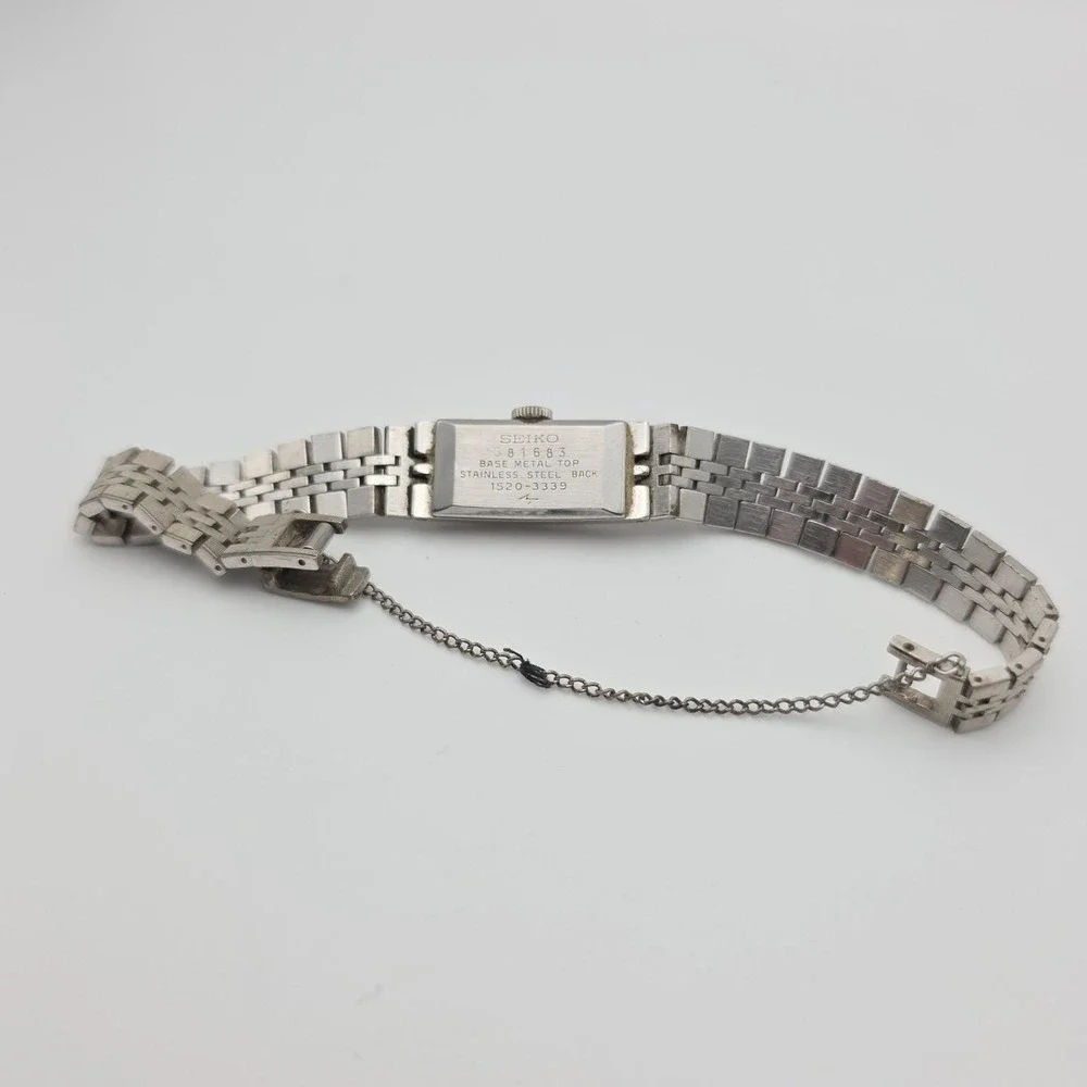 Vtg‎ SEIKO Ladies Watch 1520-3339 Manual Wind Analog Silver Tone Band Dainty